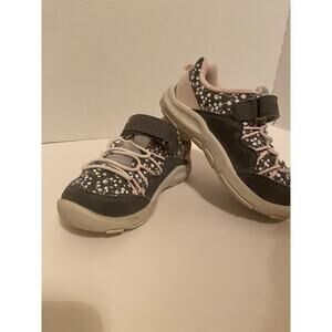 TODDLERS SIZE 7M OSHKOSH B GOSH SNEAKERS